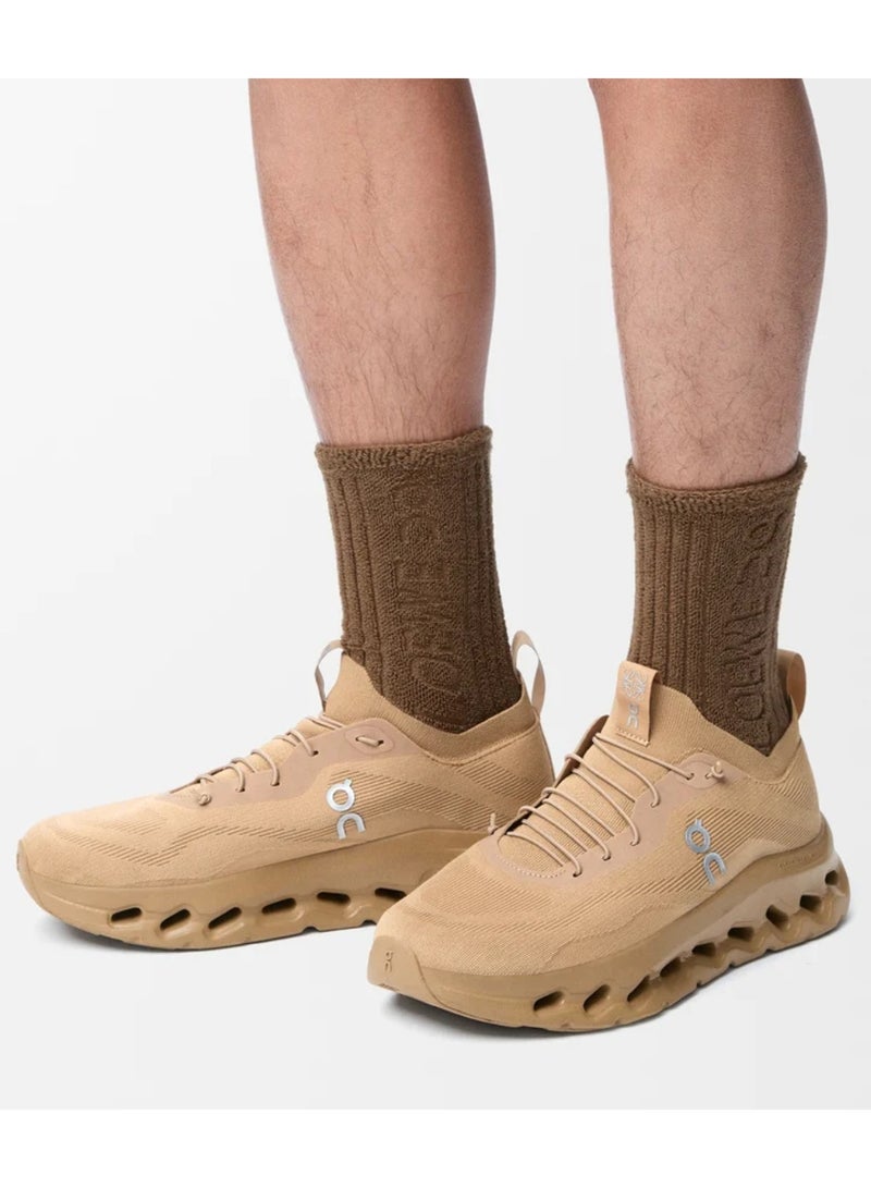 أون حذاء Cloudtilt Dark Sand من Loewe x - إصدار محدود - بني رملي - تصميم مميز - بطانة CloudTec® - نعل مطاطي سميك - Image 4
