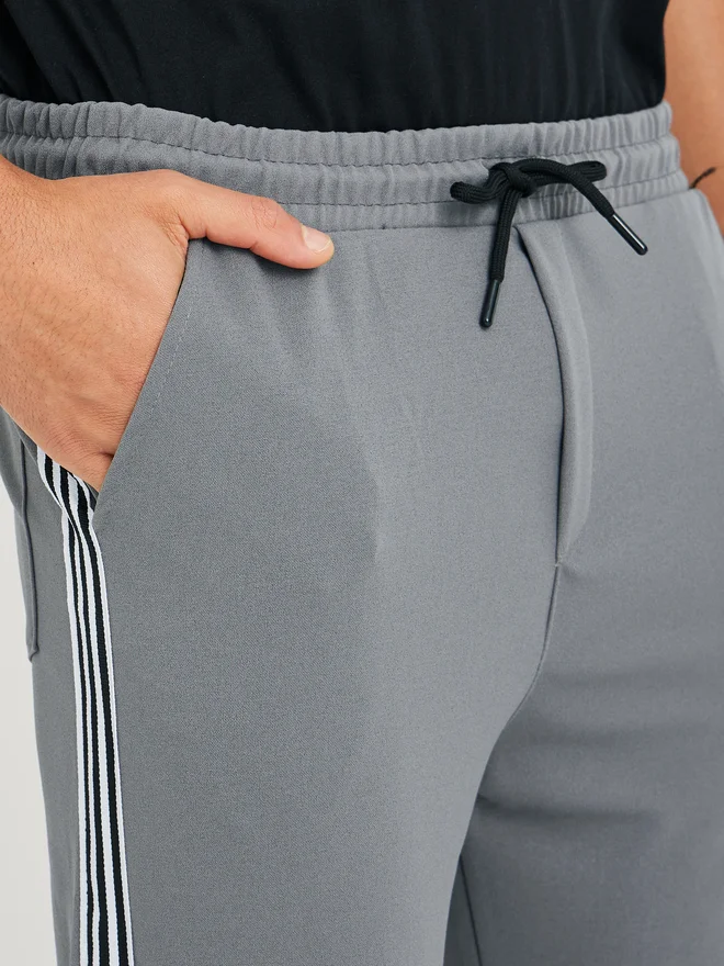 Styli Styli Solid Mid Rise Slim Fit Joggers