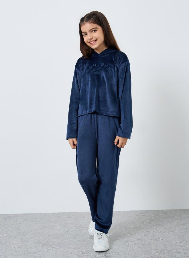 ستايلي مجموعة من جوغر وهودي فيلور بتفاصيل مُطرّزة - Image 1