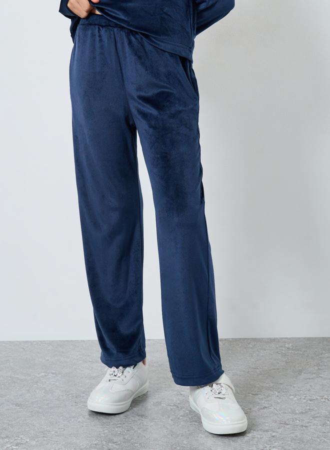 ستايلي مجموعة من جوغر وهودي فيلور بتفاصيل مُطرّزة - Image 5