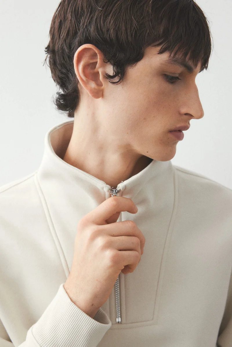 اتش اند ام سويت شيرت بسحاب علوي وقصّة عادية