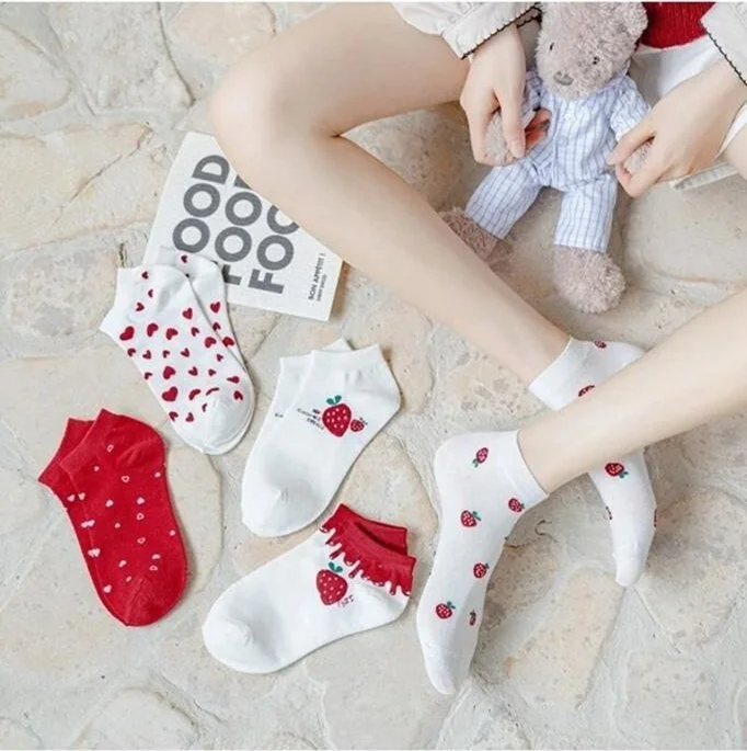 Dzc Kuzenler Avm Dzc Cousins ​​Avm 4 Pairs Cute Multicolored Heart, Strawberry Patterned Women's Booties White Socks