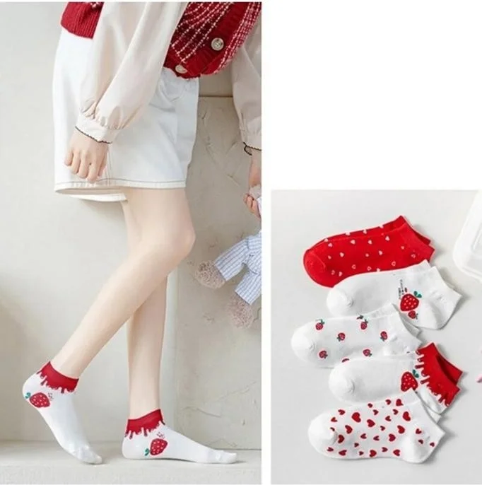 Dzc Kuzenler Avm Dzc Cousins ​​Avm 4 Pairs Cute Multicolored Heart, Strawberry Patterned Women's Booties White Socks