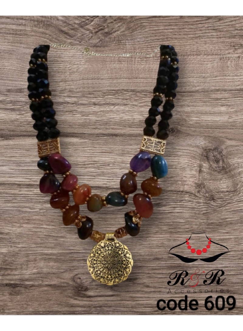 R&R Women's contract of natural agate and crystal in a copper necklace