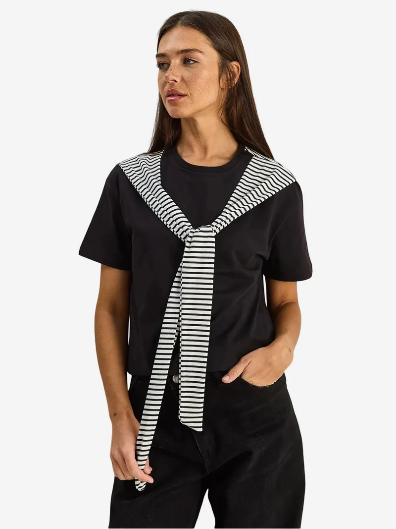 Bianco Lucci LUCCI Accessory Detailed Crew Neck T-Shirt