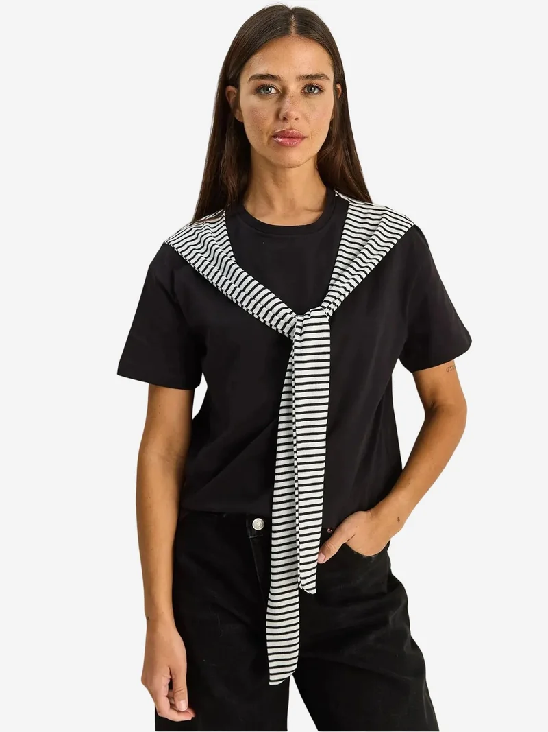 Bianco Lucci LUCCI Accessory Detailed Crew Neck T-Shirt