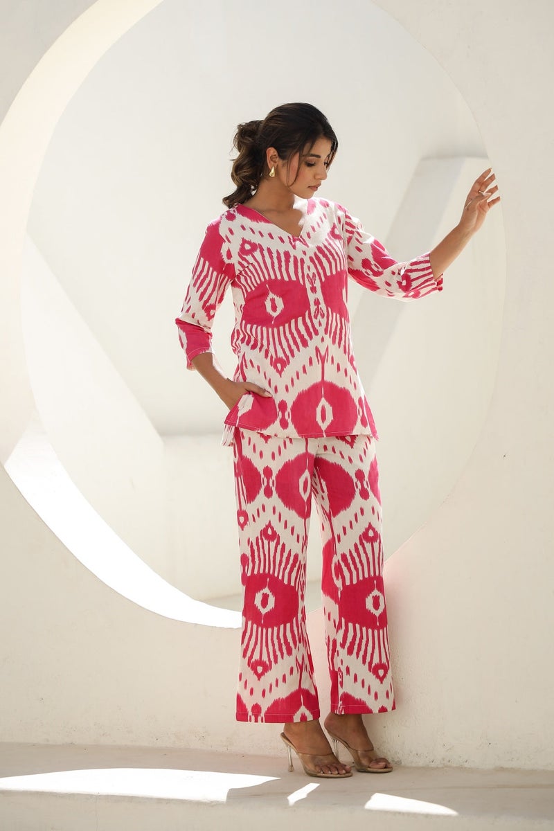 Label Flavia طقم وردي متناسق مع بلوزة وسروال للنساء - Image 1