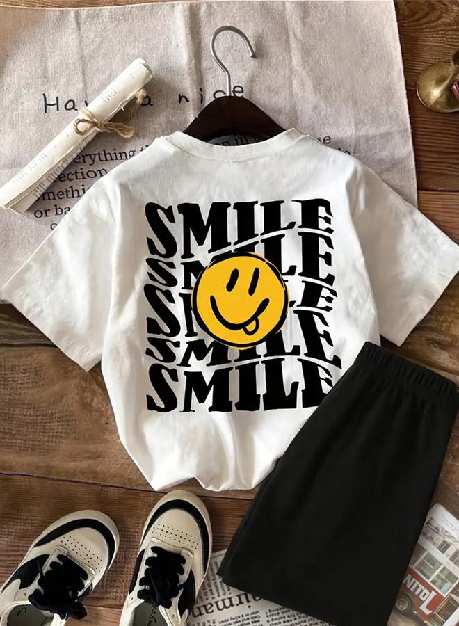 تايك تو طقم تي شيرت وشورت للأولاد باللون الأبيض بتصميم إيموجي مبتسم - Image 1