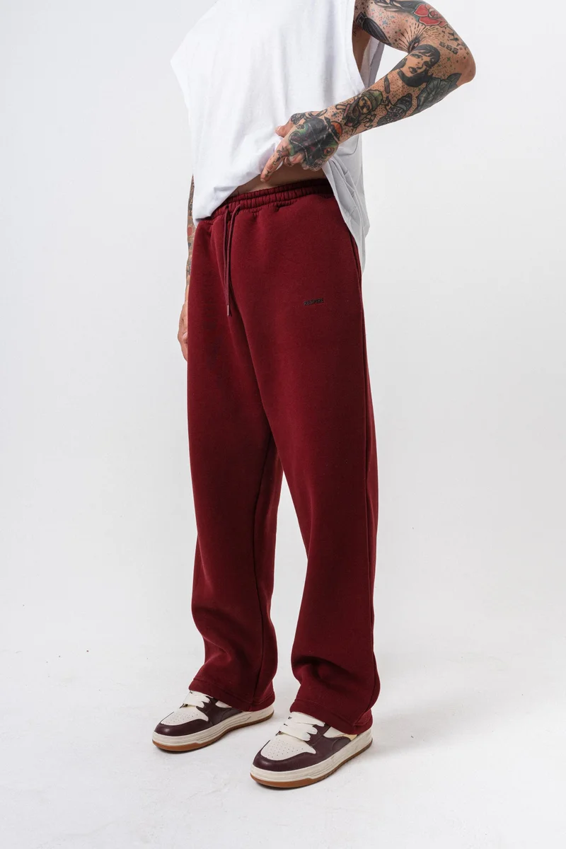 ريسباير بنطلون رياضي رجالي أساسي واسع (Baggy) بتفاصيل نص "Respire" لون خمري (Bordo)
