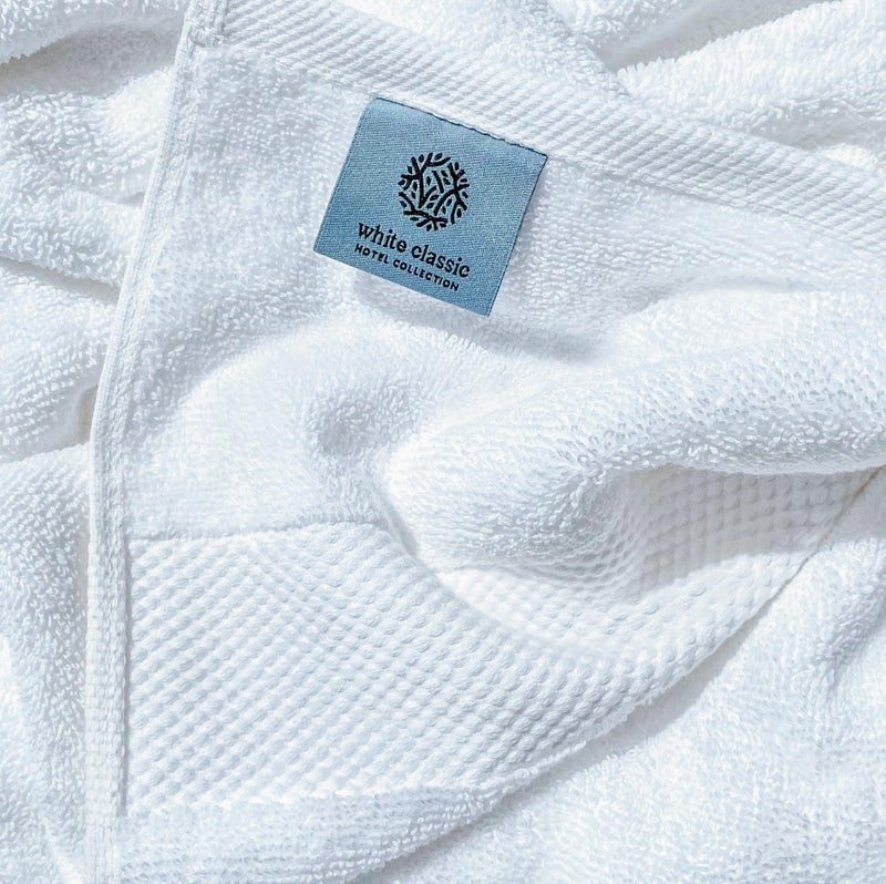 White Classic مجموعة من 4 من مناشف الحمام الفاخرة البيضاء الكلاسيكية الكبيرة - 700 GSM من القطن الناعم للغاية 27x54 | عالية الامتصاص وسريعة الجفاف | مناشف فندقية للحمام الفاخر، مناشف استحمام فاخرة، بيضاء - Image 3