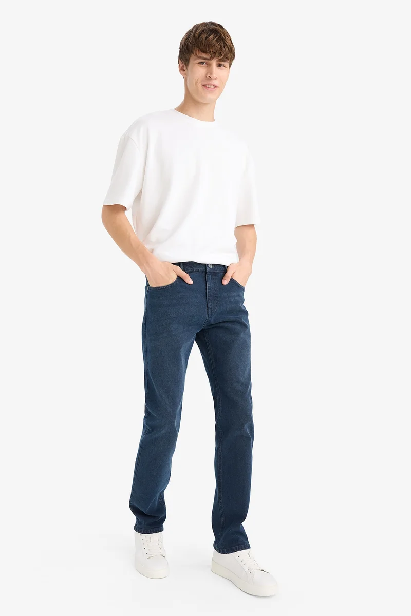 Defacto  Sergio Regular Fit Regular Waist Straight Jeans for Men | Best Price UAE