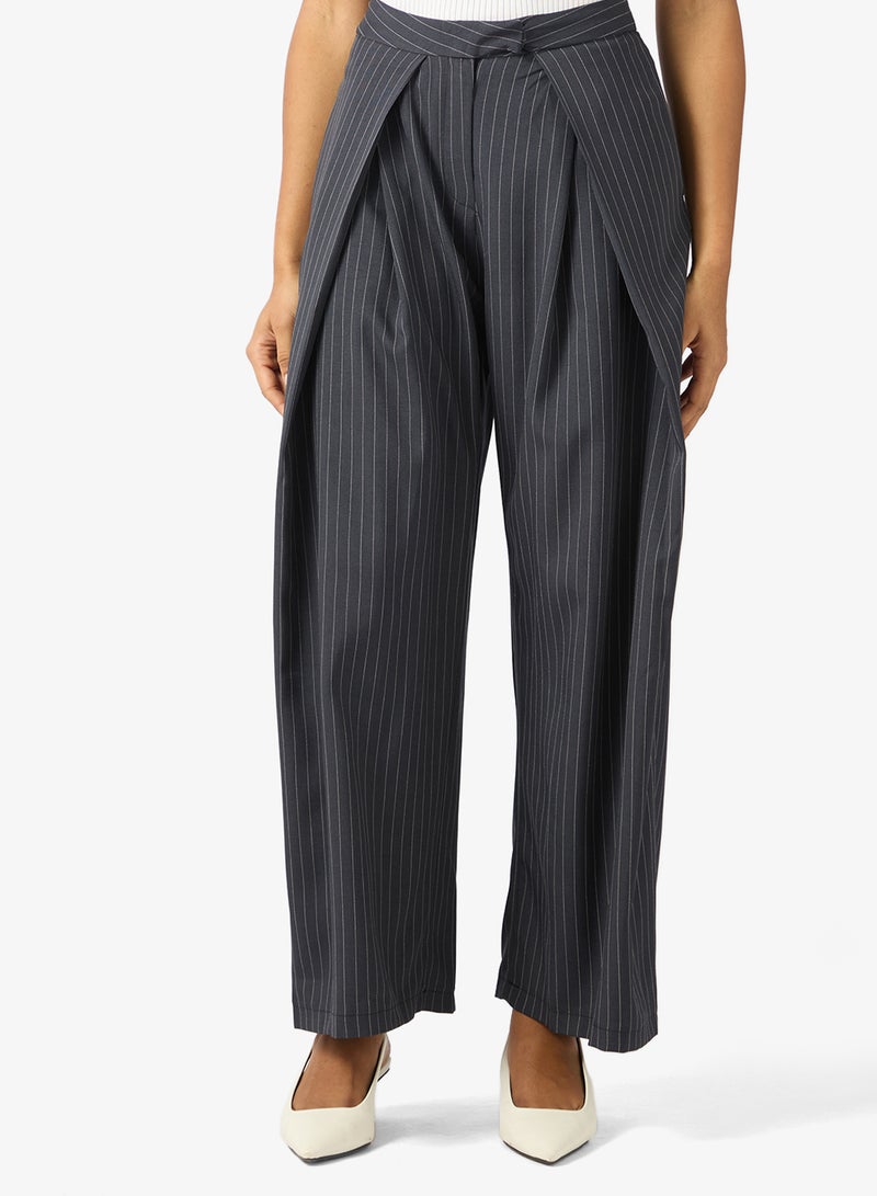 ايلا بنطلون مخطط بكسرات أمامية - Image 1