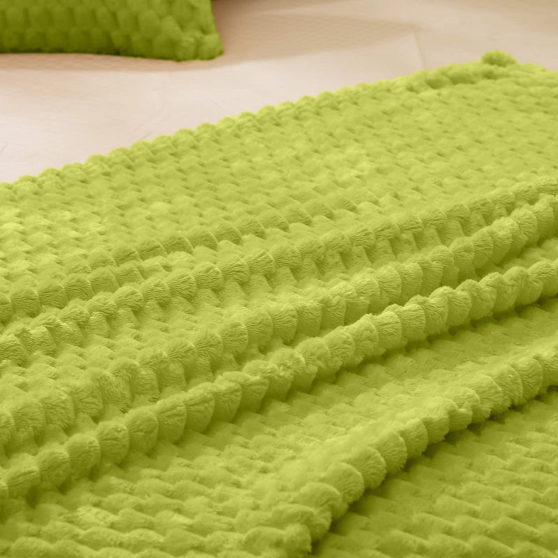 Vessia Flannel Fleece Throw Blanket for Kids and Adults  3D Jacquard Green Fuzzy and Warm Blanket for Couch Sofa Bed Chair  300GSM Super Soft Touch Cozy Throw for All-Season Home Decor(50x40inch) - Image 4
