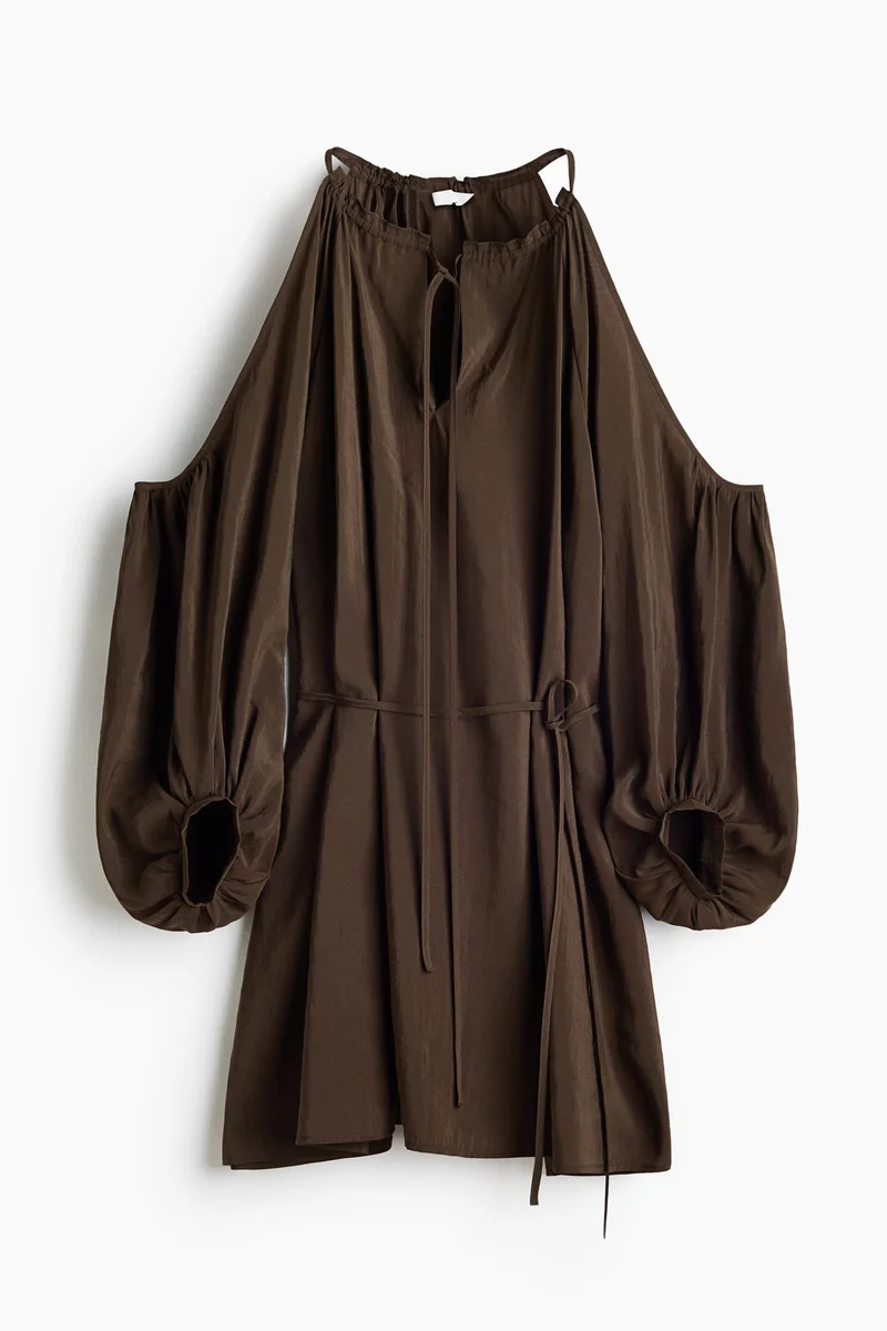 Balloon-sleeved cold-shoulder dress
