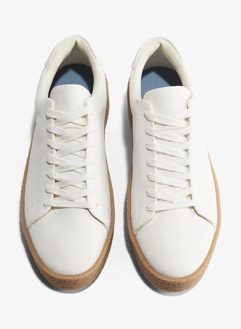 اتش اند ام حذاء رياضي