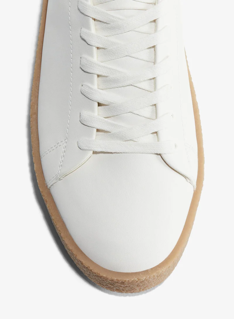 اتش اند ام حذاء رياضي