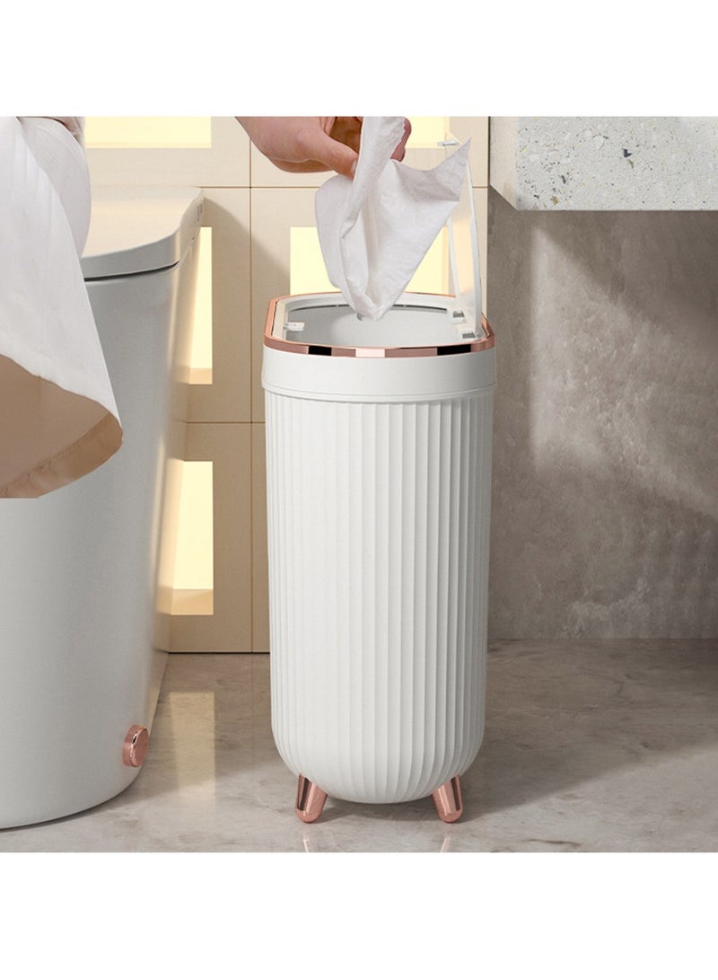 عربست 1 قطعة سلة قمامة سعة 12 لتر مزودة بقدم، سلة قمامة للحمام، سلة قمامة جانبية ذهبية مقاومة للماء مع أغطية، مستلزمات منزلية ومكتبية (أبيض) (خمس لفات إضافية من أكياس القمامة) - Image 4