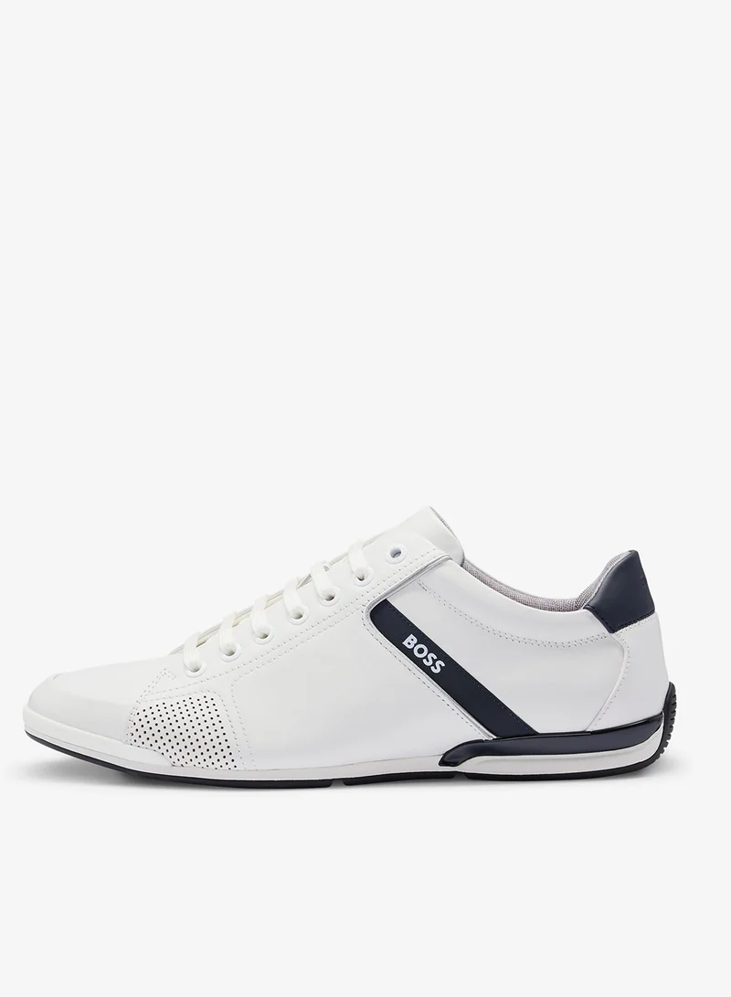 بوس سنيكرز جلد ببطانة مقاومة للروائح