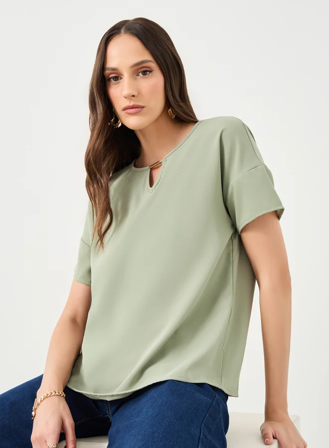 Styli Styli Women Green Solid Keyhole Neck Short Sleeve Blouse