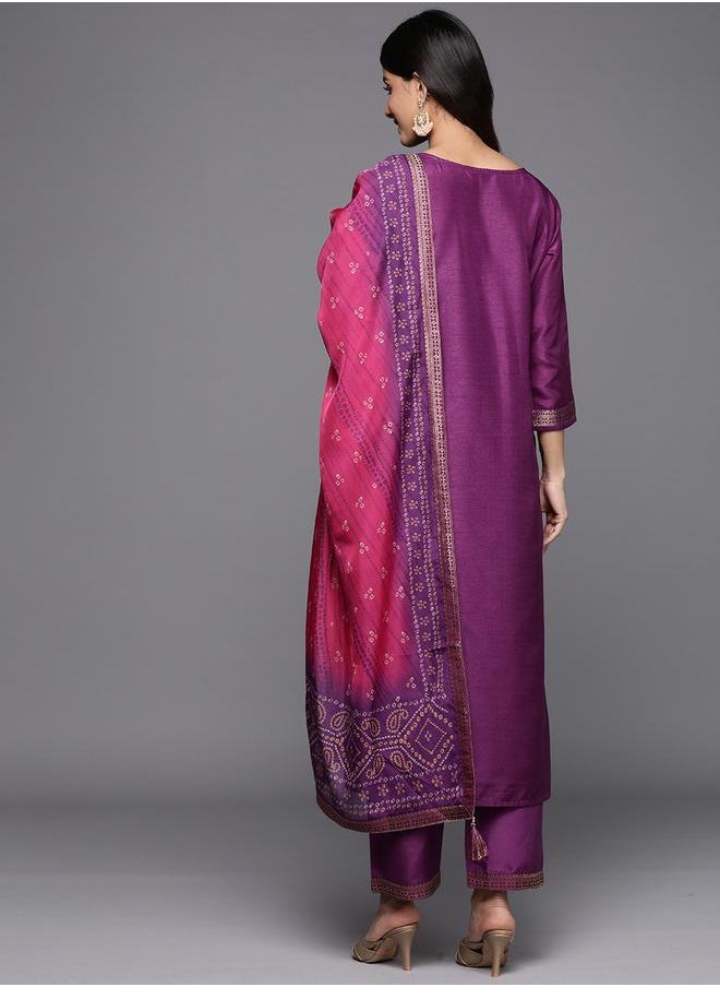Libas Silk Embroidered Kurta with Solid Trousers and Printed Organza Dupatta Set by Styli  - Image 3