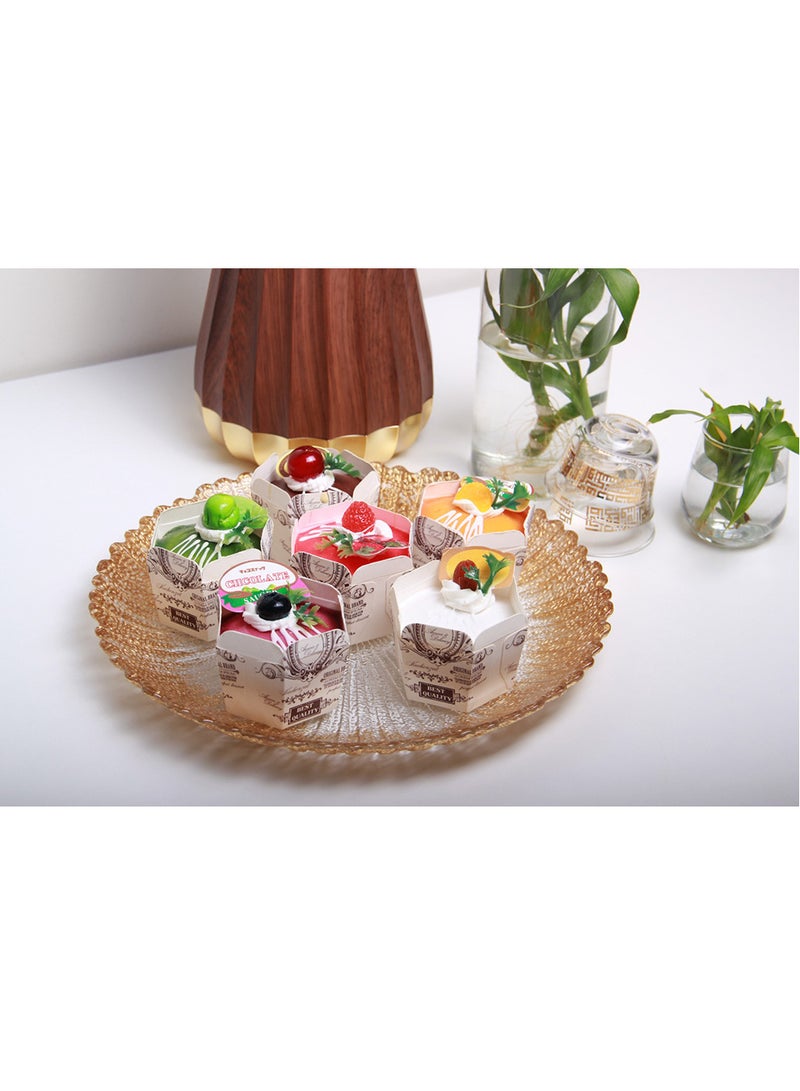 A glass serving dish with wavy edges, with a sophisticated royal design. - Image 5