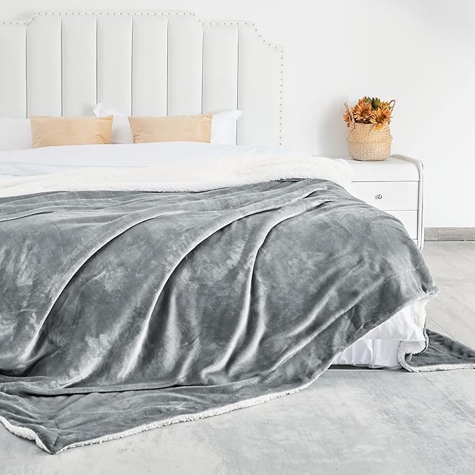 Moro Moro 3 Thick and Warm Sherpa Fleece Blanket Soft Blanket 230 * 230cm Light Grey and 2 Pillows