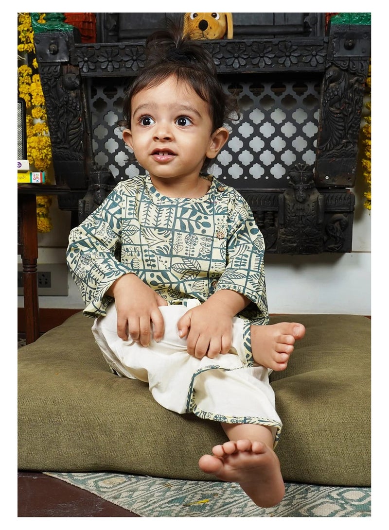 بولكاتوتس بلوزة أنجراكا بطبعة هندسية وأكمام طويلة من Polka Tots مع دوتي - كريمي ورمادي  - Image 3