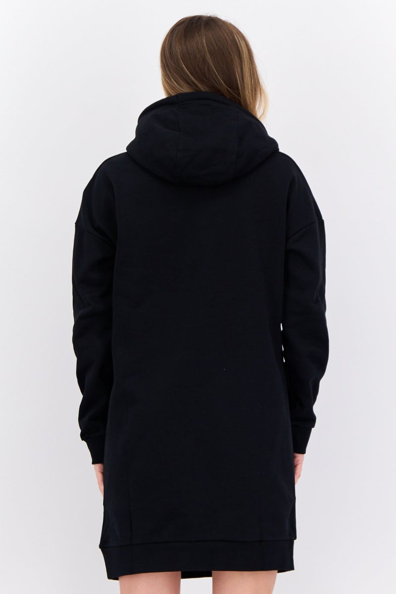 Lyle & Scott فستان سويت شيرت بقلنسوة مزين بشعار مطرز للنساء، أسود - Image 3