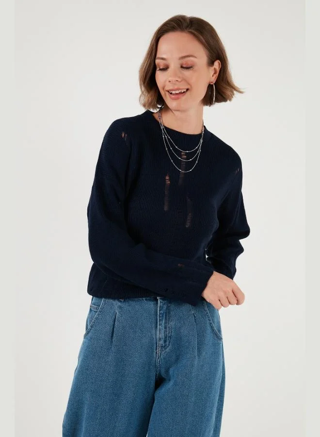 ليلا كنزة نسائية محبوكة بنقش ممزق بياقة دائرية من ليلا