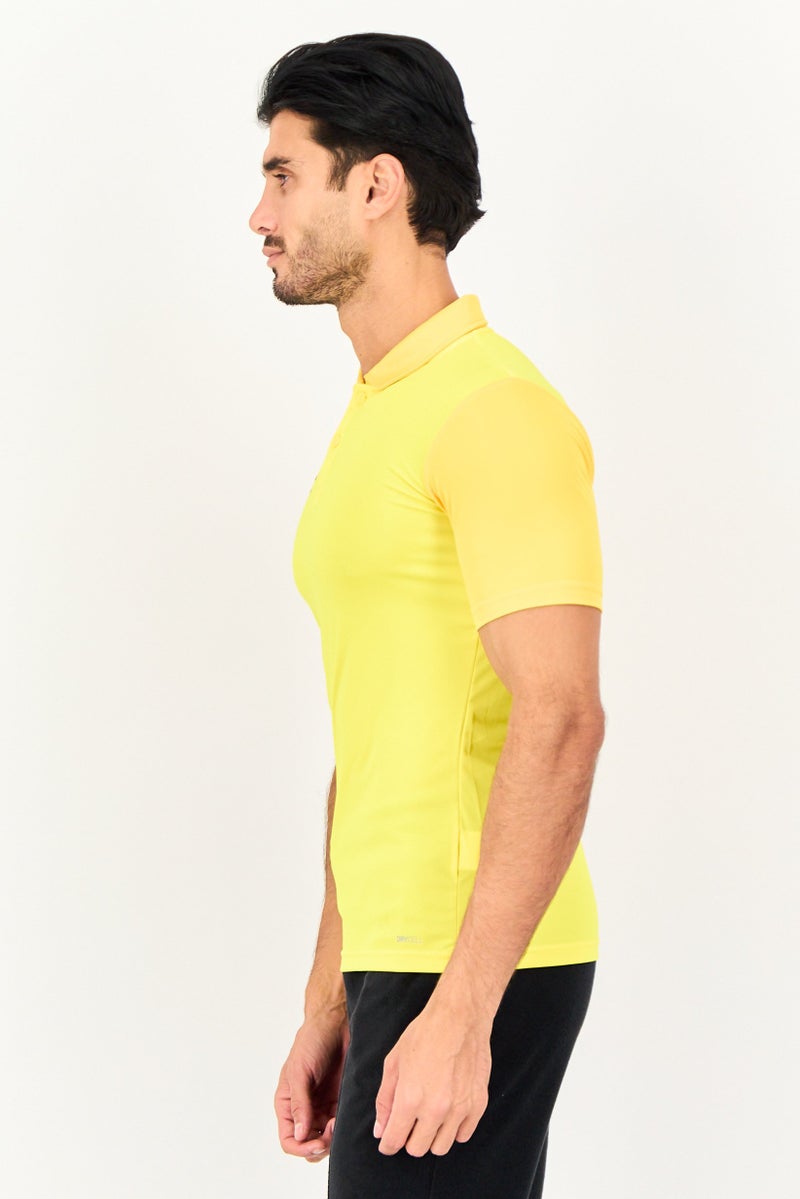 PUMA تي شيرت بولو رياضي للرجال بأكمام قصيرة، أصفر - Image 2