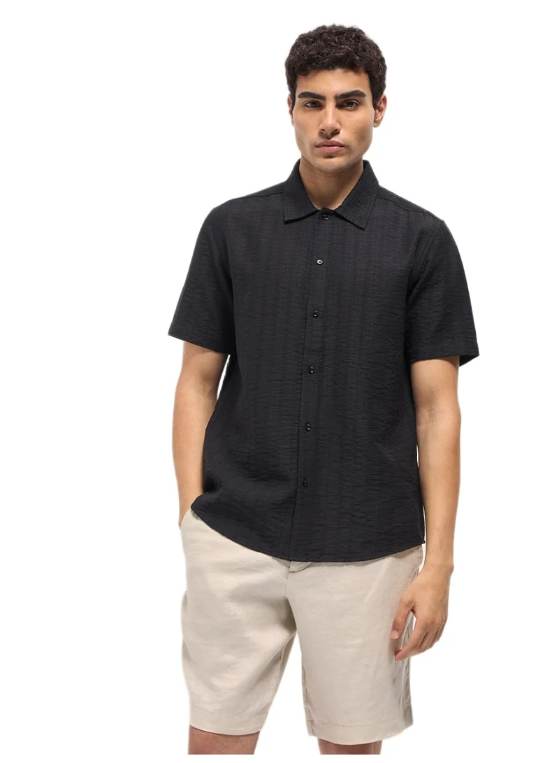 Men’s Classic Short Sleeve Casual Shirt – Lightweight, Breathable, and Designed for a Smart Yet Easygoing Look All Day Long