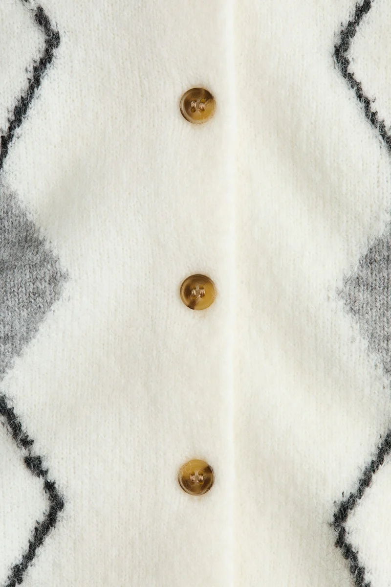 اتش اند ام كارديغان من الجاكار المحبوك