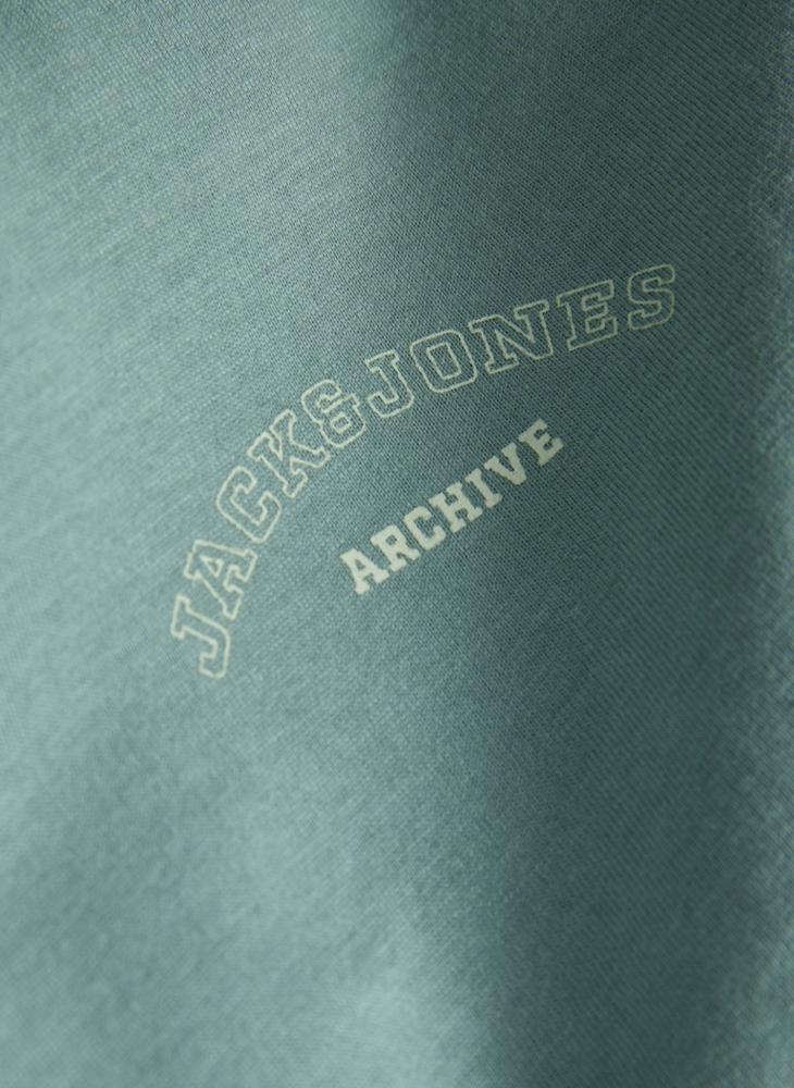 جاك اند جونز تيشيرت بياقة دائرية وشعار مقاس كبير - Image 4