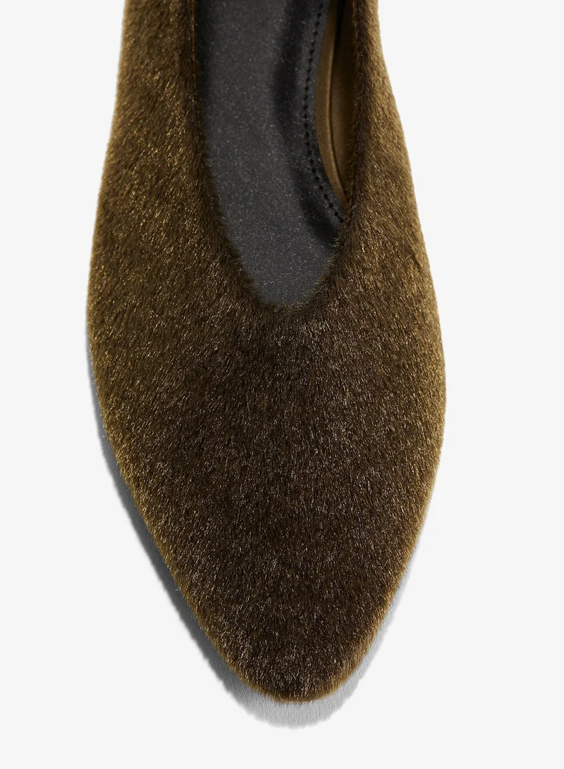 اتش اند ام حذاء باليه بمقدمة مدببة