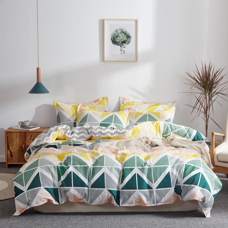 Uozzi Bedding طقم غطاء لحاف ملكي ملون من 3 قطع مع مكعبات مثلثة خضراء وصفراء وبرتقالية 800 - TC غطاء سرير صيفي قابل للتنفس 90x90 مع 2 غطاء وسادة بسحاب و4 أربطة زوايا - Image 1