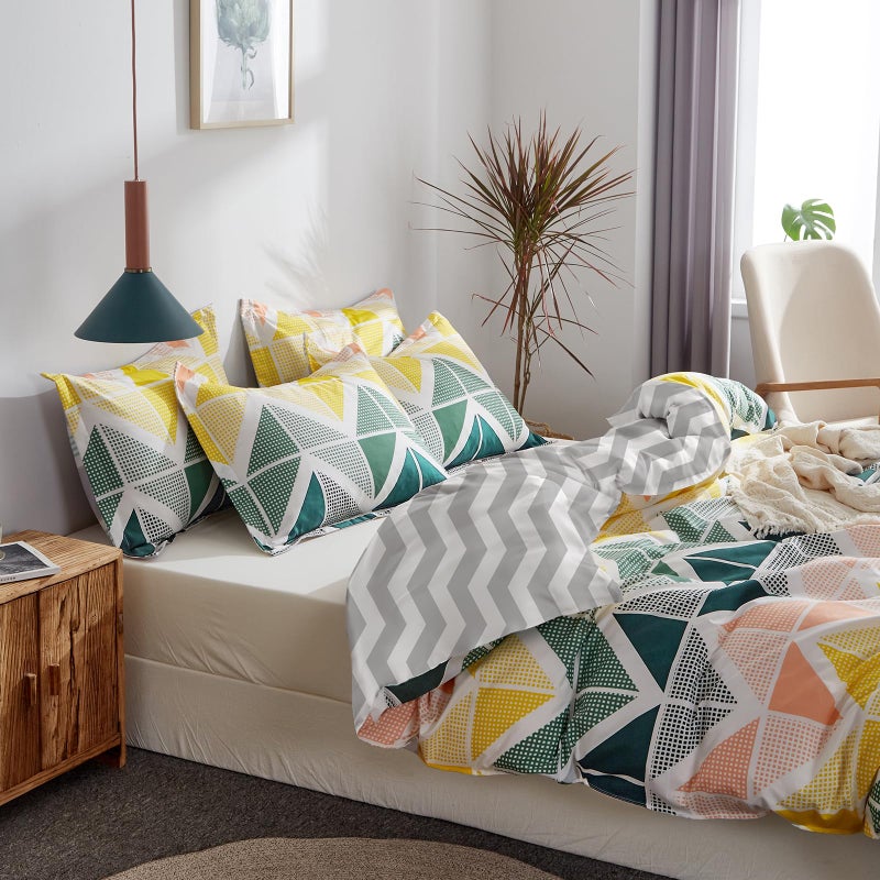 Uozzi Bedding طقم غطاء لحاف ملكي ملون من 3 قطع مع مكعبات مثلثة خضراء وصفراء وبرتقالية 800 - TC غطاء سرير صيفي قابل للتنفس 90x90 مع 2 غطاء وسادة بسحاب و4 أربطة زوايا - Image 4
