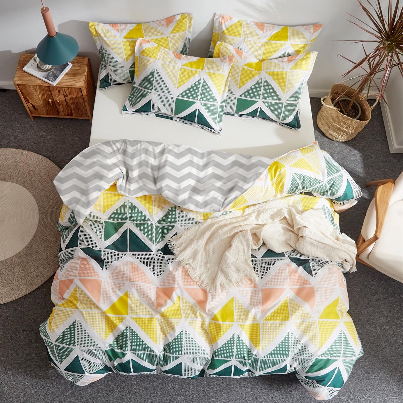 Uozzi Bedding طقم غطاء لحاف ملكي ملون من 3 قطع مع مكعبات مثلثة خضراء وصفراء وبرتقالية 800 - TC غطاء سرير صيفي قابل للتنفس 90x90 مع 2 غطاء وسادة بسحاب و4 أربطة زوايا - Image 5