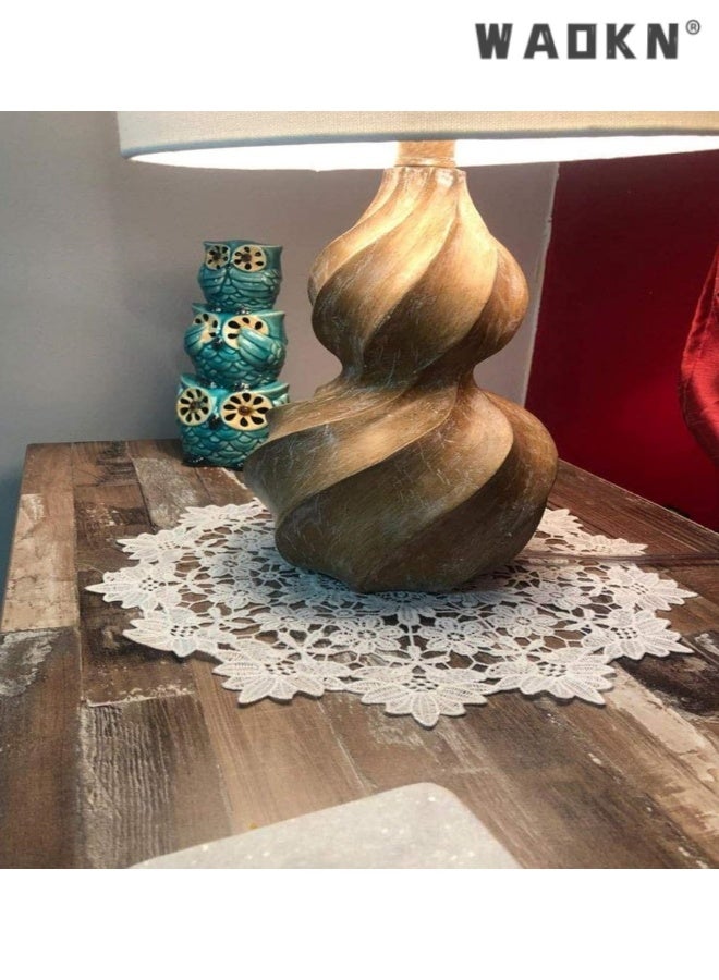 مجموعة من 3 مفارش طاولة مستديرة مطرزة، مفرش طاولة دائري مصنوع من الدانتيل الأبيض، مفارش دانتيل، مفارش كروشيه، مناسبة للأكواب والمشروبات والأوعية والأواني والأطباق والمزهريات ومفارش المائدة العتيقة، 25 سم - Image 5