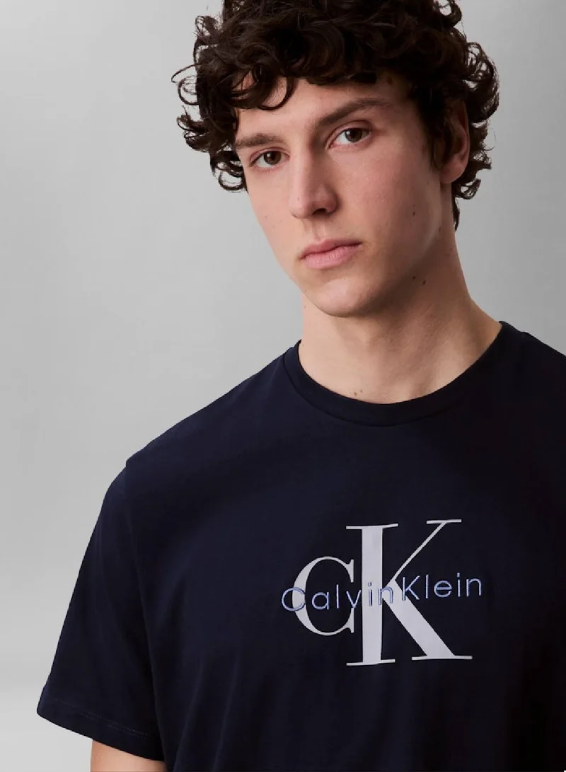 كالفن كلاين جينز تيشيرت بشعار مونوغرام