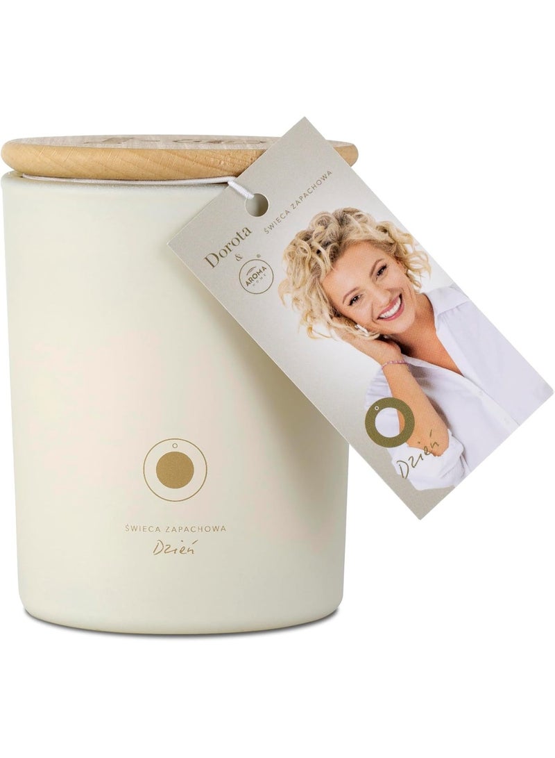 اروما هوم شمعة دوروتا المعطّرة ليوم دوروتا، برائحة اليوسفي الطازج والخوخ، 150 غرام، سيراميك أبيض مع غطاء خشبي - Image 1