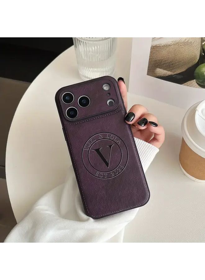 حالة هاتف من الجلد الصناعي محفورة بالليزر باسم مخصص لهاتف iPhone 11 Pro Max باللون البني - Image 2