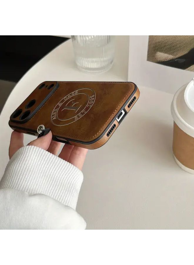 حالة هاتف من الجلد الصناعي محفورة بالليزر باسم مخصص لهاتف iPhone 11 Pro Max باللون البني - Image 5
