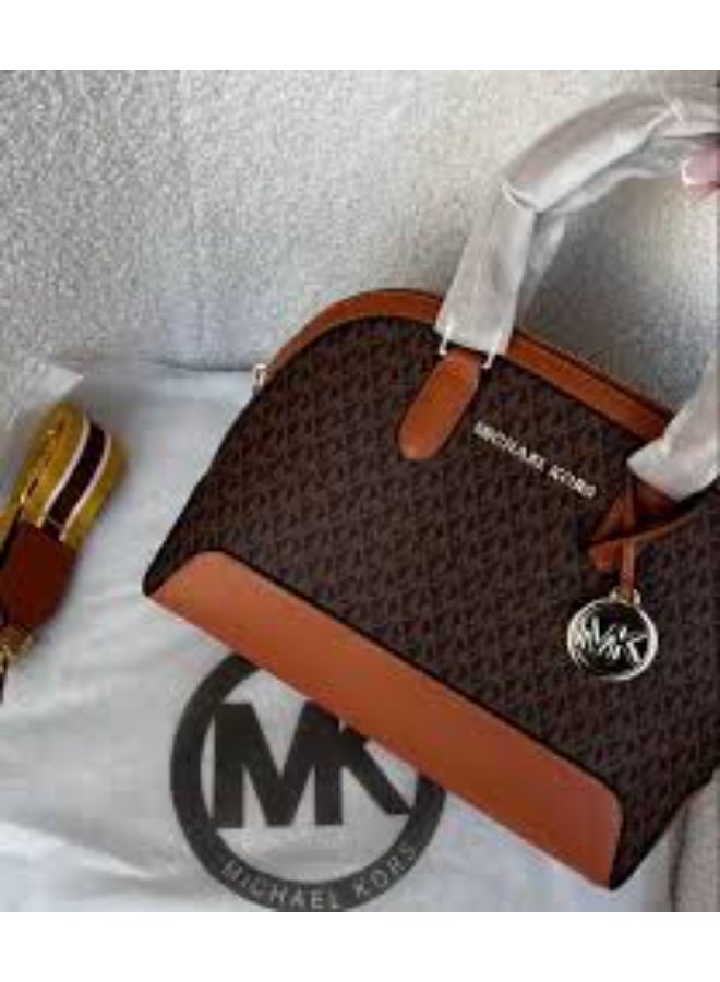 ام كي حقيبة MK Set متوسطة الحجم بشعار قبة - بني/بلوطي - Image 1