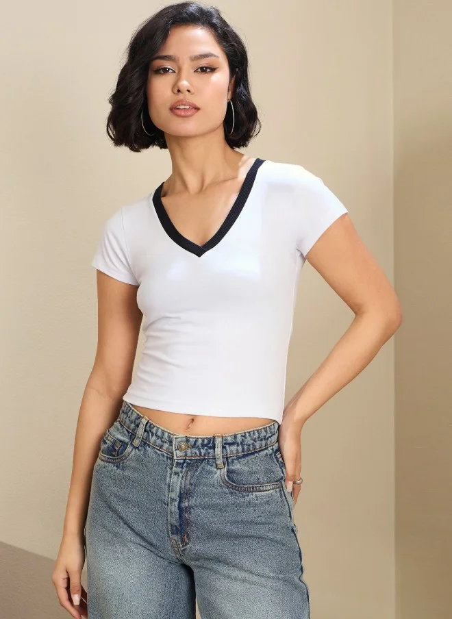 ساسافراس White V-Neck Slim Fit Crop T-Shirt for Women