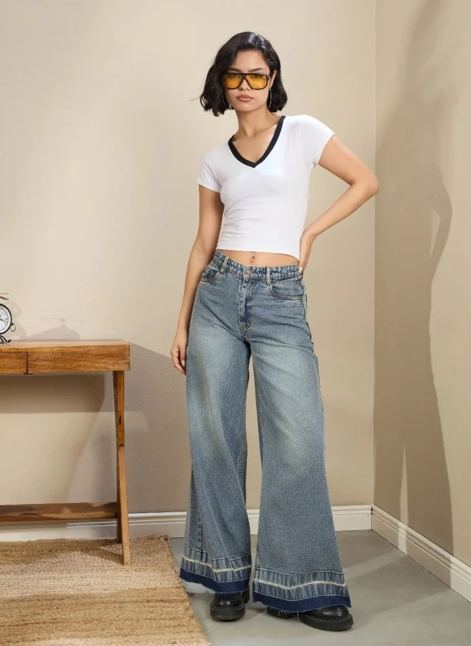 ساسافراس White V-Neck Slim Fit Crop T-Shirt for Women