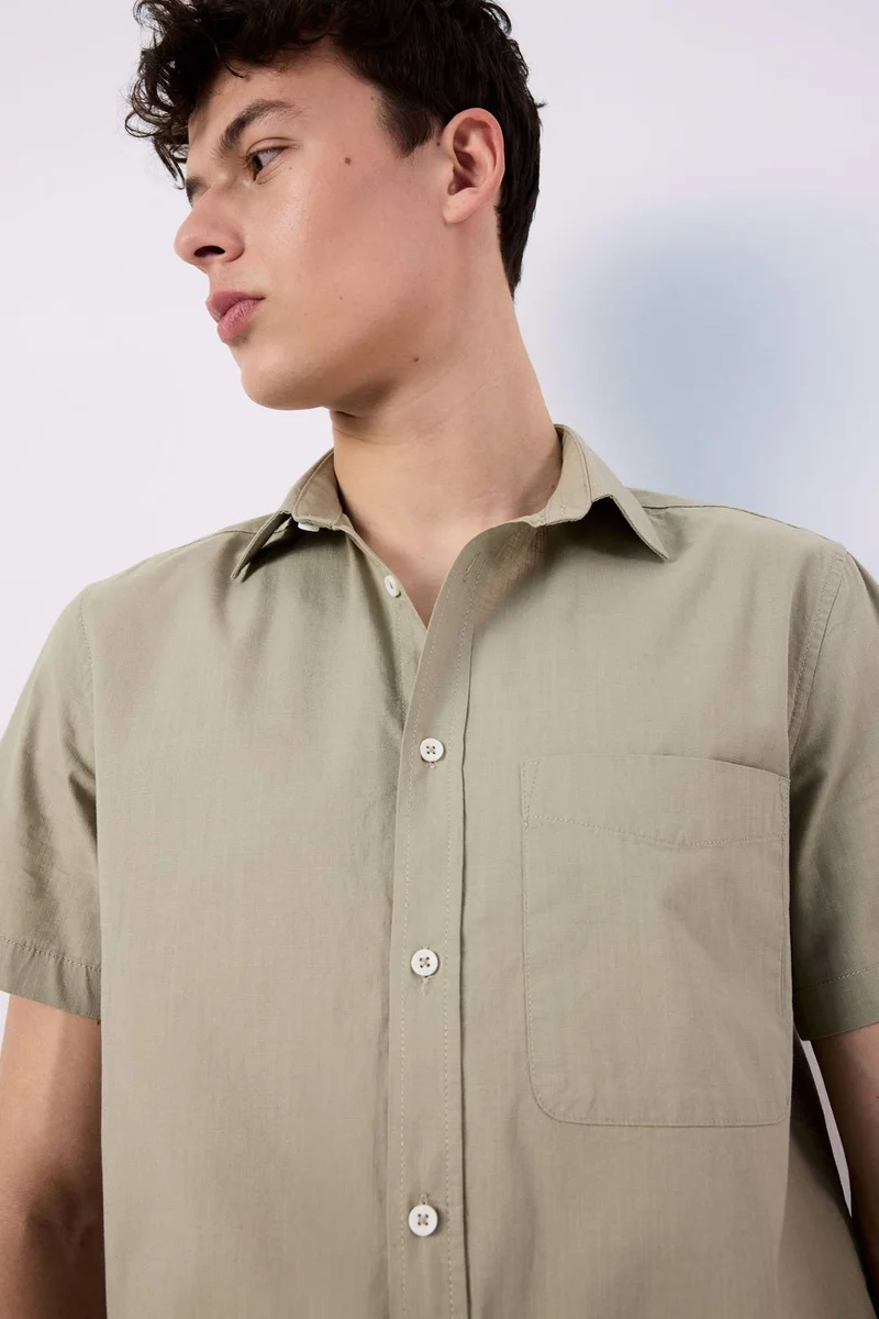 ديفاكتو Regular Fit Polo Collar Short Sleeve Shirt