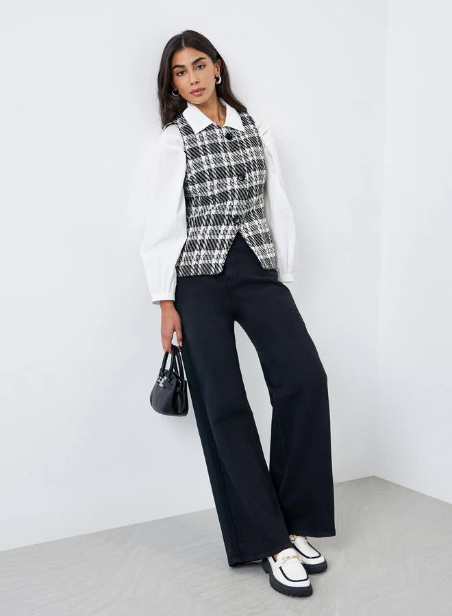 ستايلي جيليه بدون أكمام مع تفاصيل أزرار