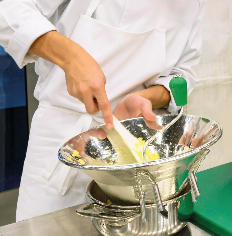 LOUIS TELLIER - Manual Tin plated Food Mill - Includes 3 Discs - High Productivity (3.3 lbs/minute) - Soups, Purees, Compotes, Coulis – Robust – 12.2 in x 12.2 in x 9.8 in - Made in France - Image 3