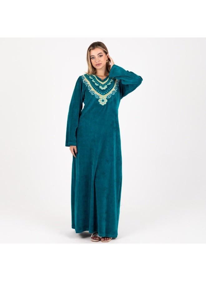 Zecotex – Women's Green Velvet Embroidered Abaya, Full-Length and Elegant Design - Image 2