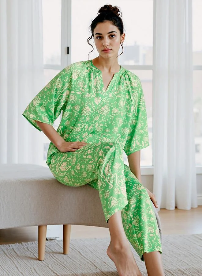 سبلاش فيڤ طقم بيجامة علوي ساتان بطبعة زهور